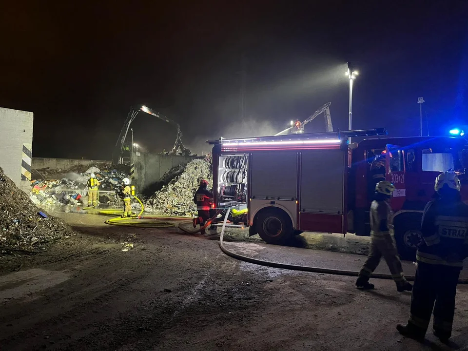 Nocny pożar w Lublinie. Ogień gasiło ponad 60 strażaków