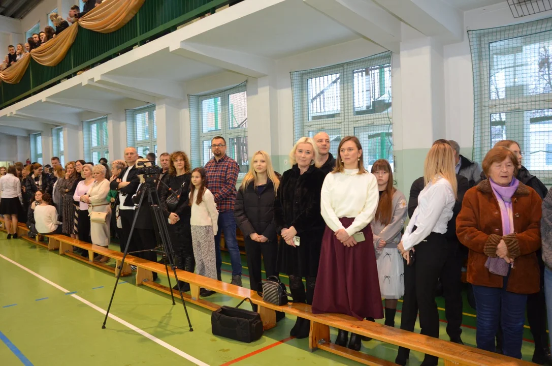 Bal ósmoklasistów w Szkole Podstawowej nr 2 w Radzyniu Podlaskim -  galeria 1