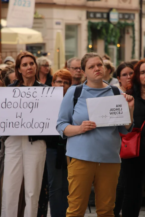 "Ani jednej więcej". Protest w Lublinie po śmierci ciężarnej Doroty