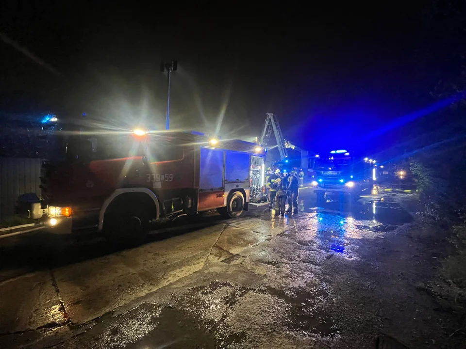 Nocny pożar w Lublinie. Ogień gasiło ponad 60 strażaków