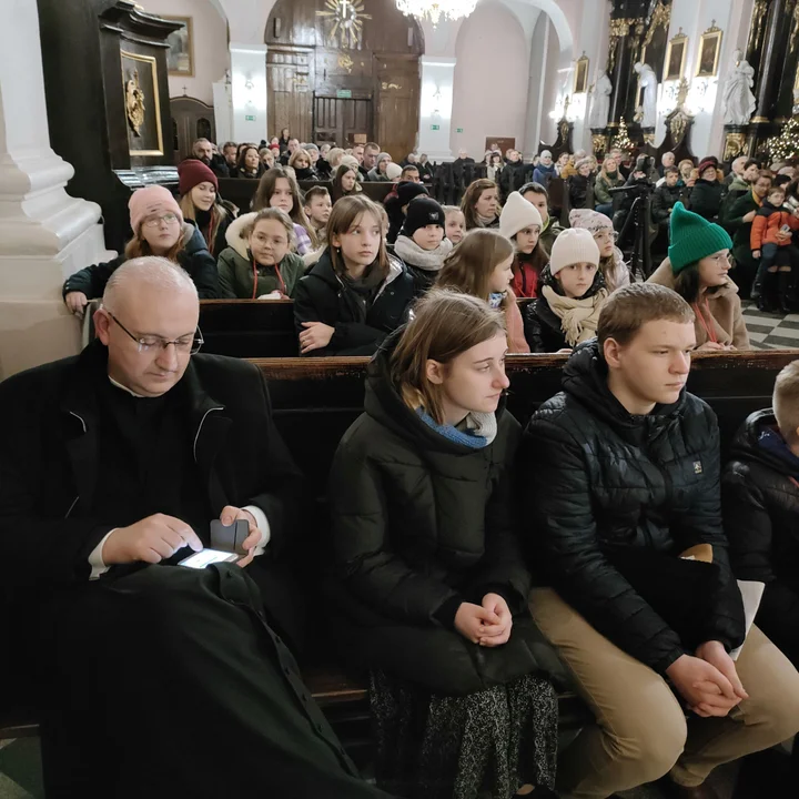 Schola „Promyczki” zaśpiewała kolędy i pastorałki (ZDJĘCIA)