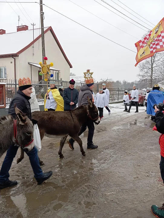 Parafianie z Wilczysk w Orszaku Trzech Króli