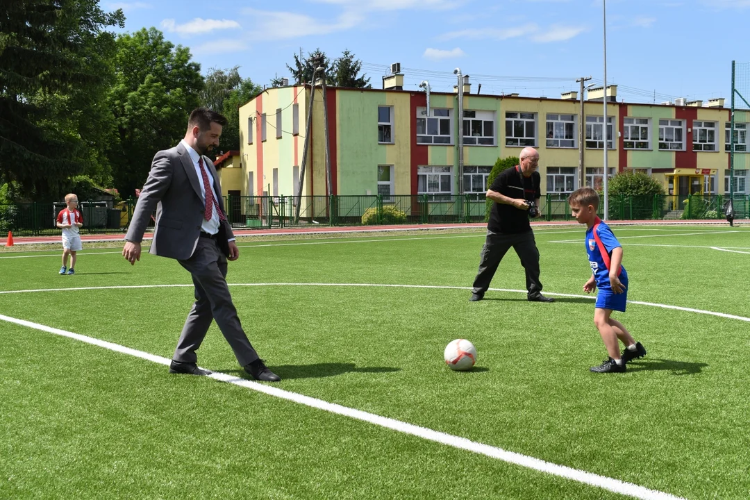 Na takim boisku lekcje wuefu to czysta przyjemność (ZDJĘCIA) - Zdjęcie główne