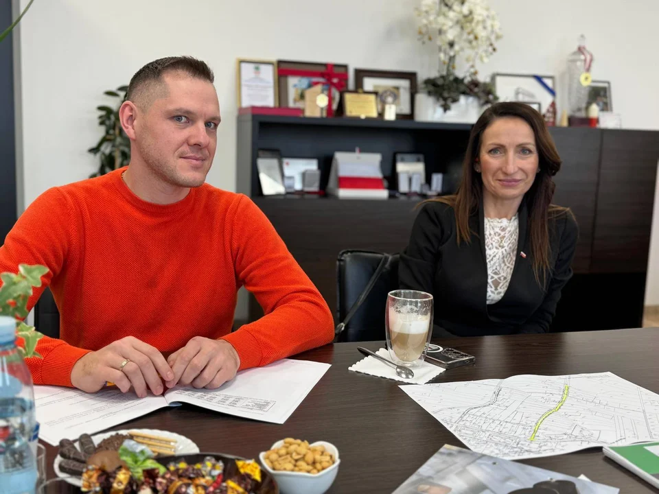 „Mandatu nie dostałem po to, by pięć lat walczyć”. Radny odpowiada krytykom pod wspólnym zdjęciem ze starostą - Zdjęcie główne