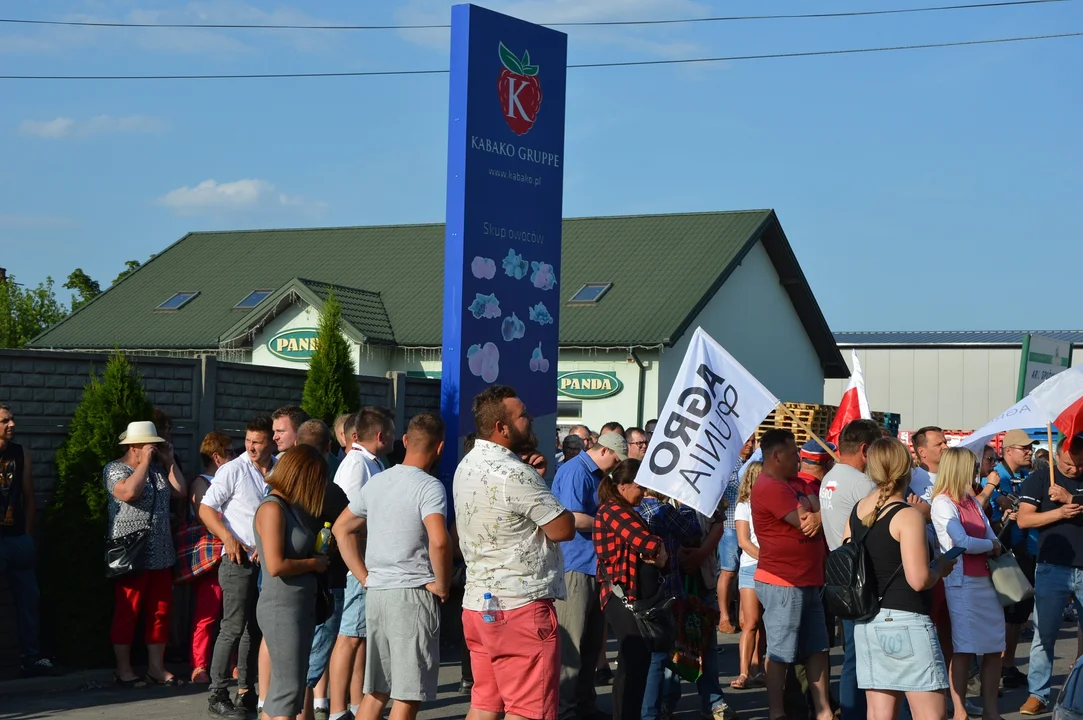 Protest producentów malin w Opolu Lubelskim