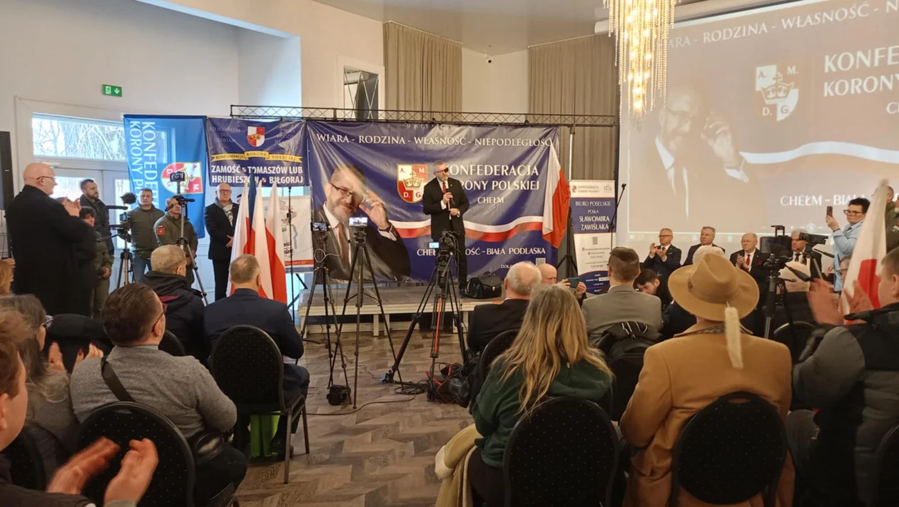 Tłumy na spotkaniu z Grzegorzem Braunem (galeria) - Zdjęcie główne