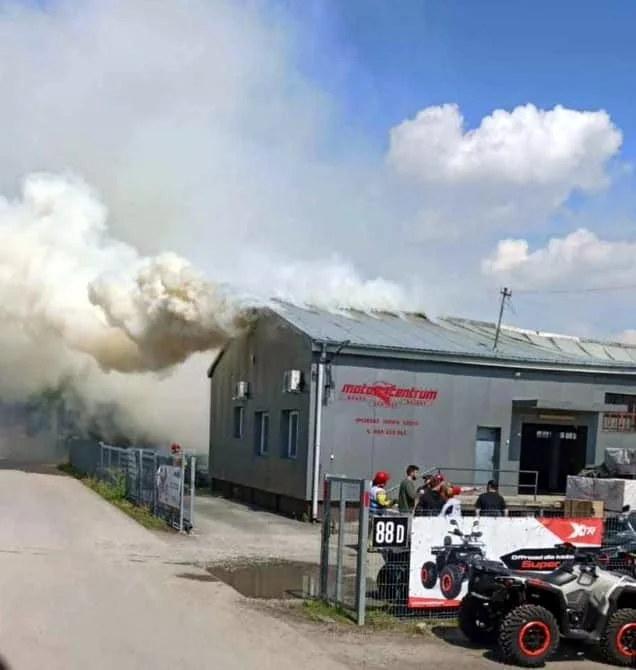 Pożar budynku handlowo-usługowego w Łukowie (aktualizacja) - Zdjęcie główne