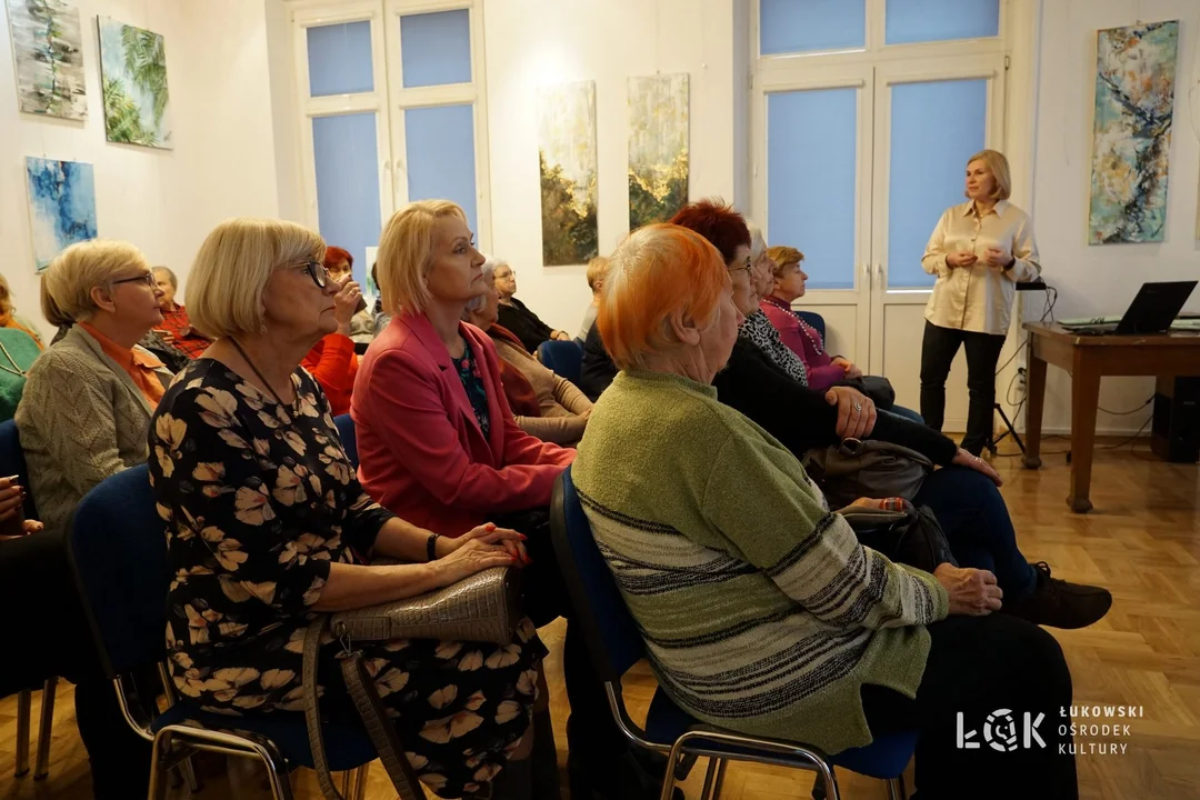 Spotkanie dla ŁUTW pt. „Leki a żywność”. Czym popijać leki, aby nie zniwelować ich działania?