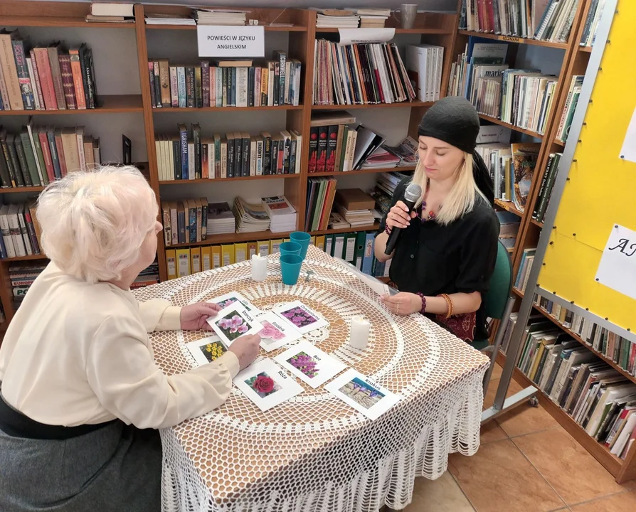 Andrzejki seniorów w łęczyńskiej bibliotece - Zdjęcie główne