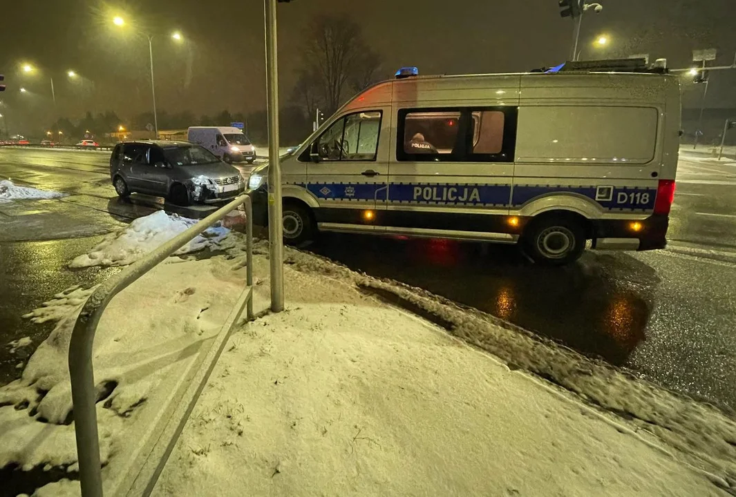 Lublin: Kompletnie pijany uszkodził trzy auta. Miał już zakaz prowadzenia za jazdę na "podwójnym gazie"