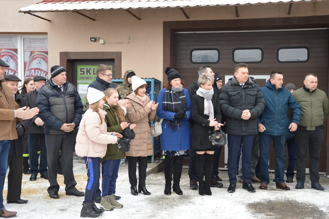 Uroczystość przekazania samochodu strazackiego dla OSP w Chruślinie