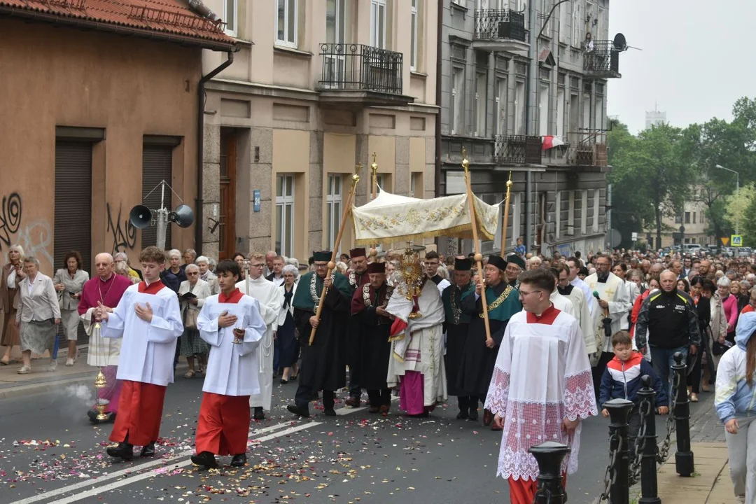 Mieszkańcy dali głośne świadectwo swojej wiary. Procesja Bożego Ciała przeszła ulicami Lublina [ZDJĘCIA] - Zdjęcie główne