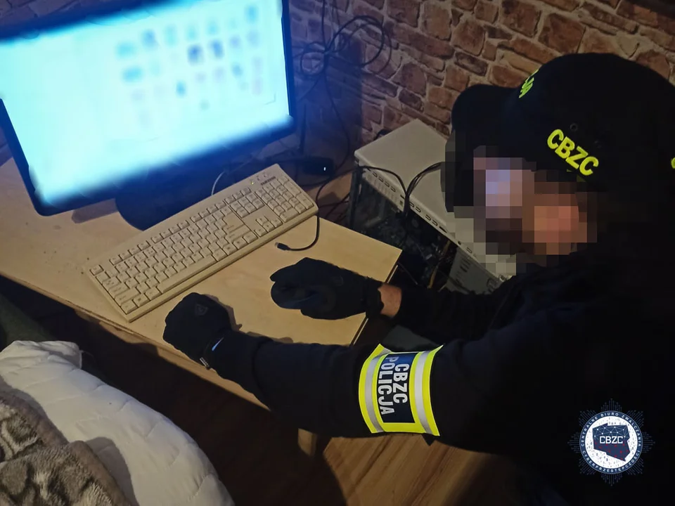 Lublin. Odpowiedzą za posiadanie i rozpowszechnianie pornografii z nieletnimi. Mieli też narkotyki