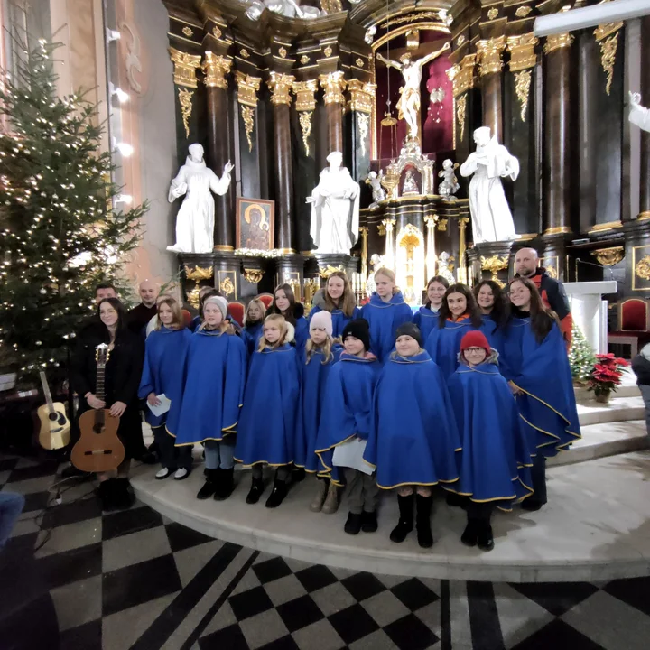 Schola „Promyczki” zaśpiewała kolędy i pastorałki (ZDJĘCIA)