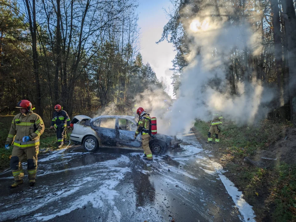 Powiat lubelski: Pożar osobówki. Kobieta trafiła do szpitala
