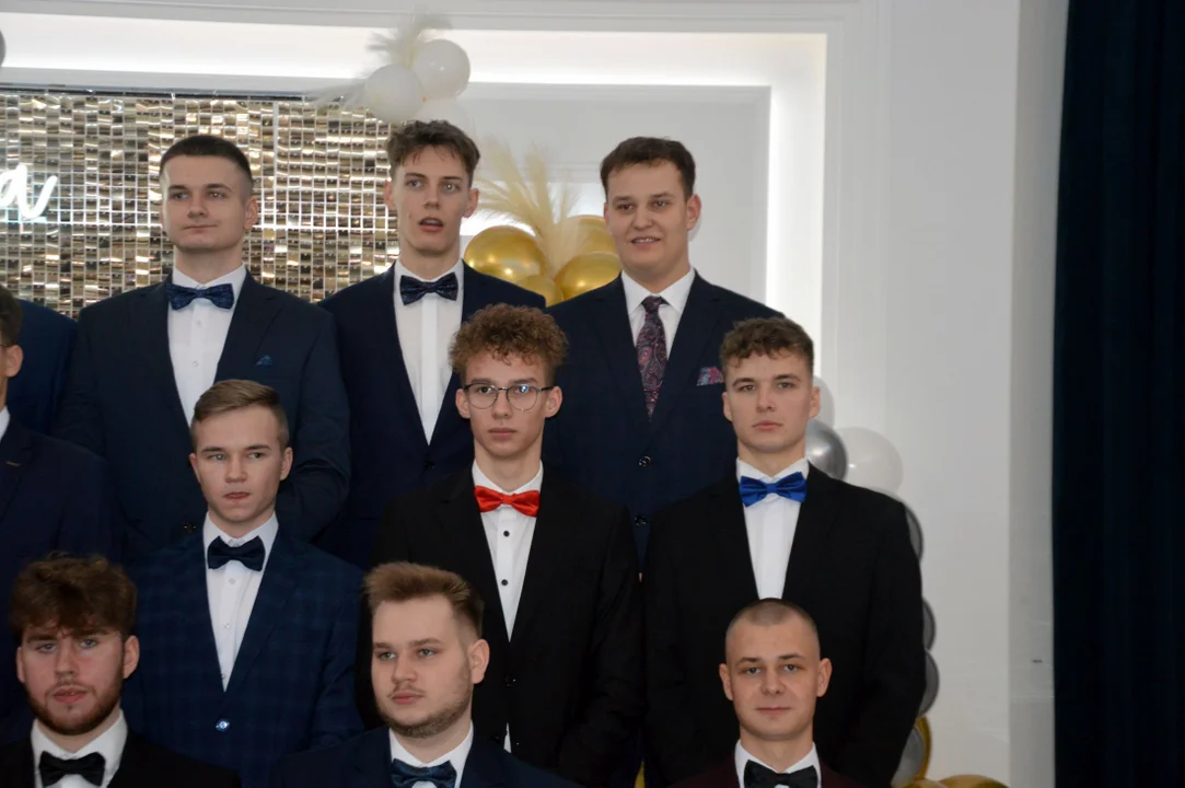 Studniówka ZS nr 3 w Łukowie „Rolnik”:Część II: Zdjęcia grupowe klas i inne ciekawe :)