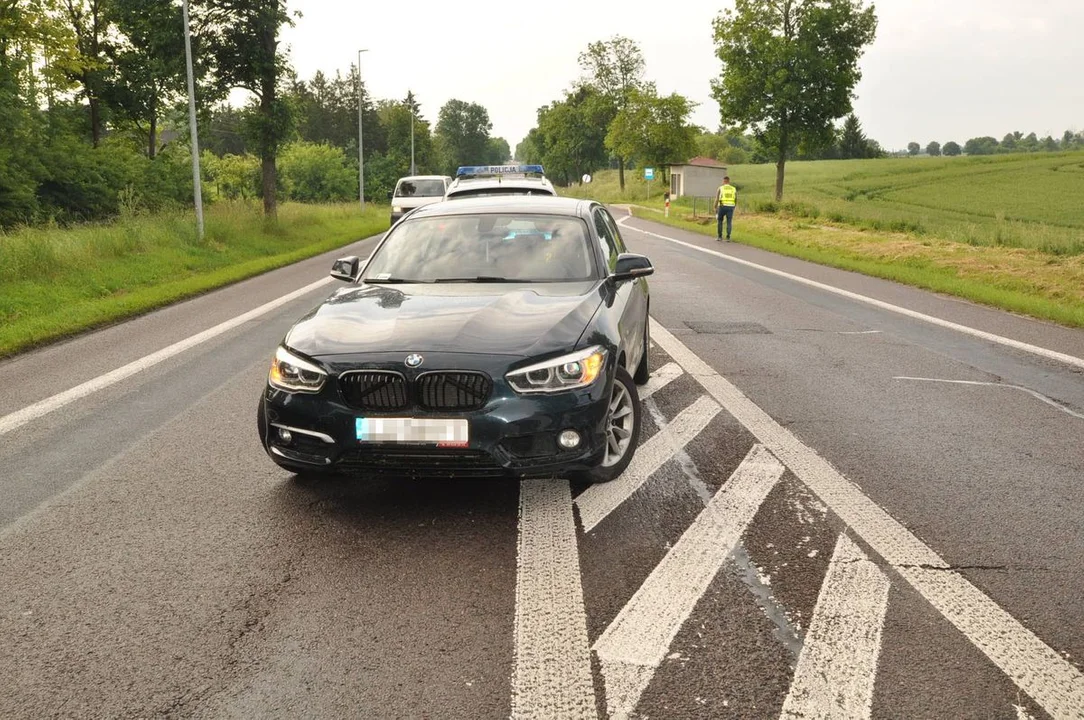 Lubelskie: 18-latek spał w BMW na środku krajowej 17-stki. Był pijany