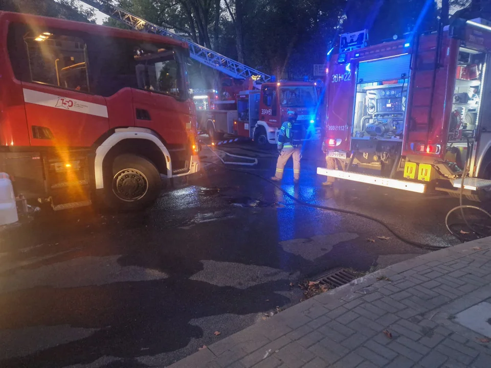 Lublin: Tragiczny pożar kamienicy. Policjanci i strażacy podają wstępne ustalenia