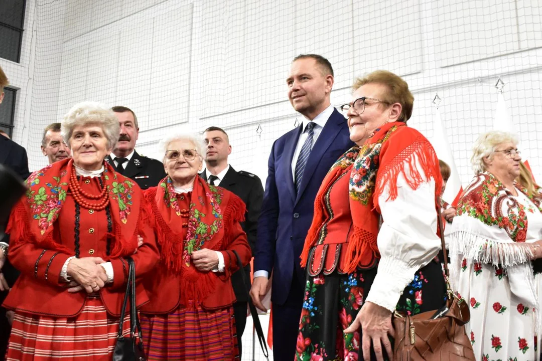 Stali, czekali i z Nawrockim fotkę dostali (zdjęcia) - Zdjęcie główne