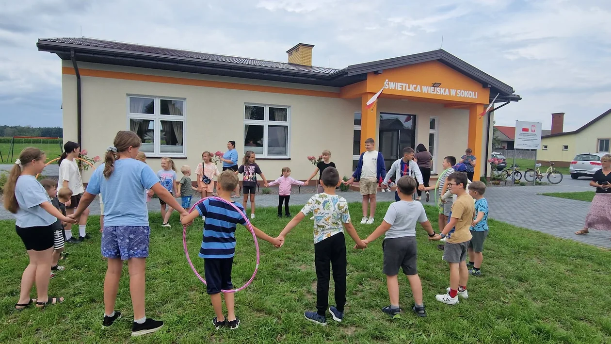 Aktywne wakacje w Sokoli. Najmłodsi odwiedzili świetlicę wiejską. Zdjęcia - Zdjęcie główne