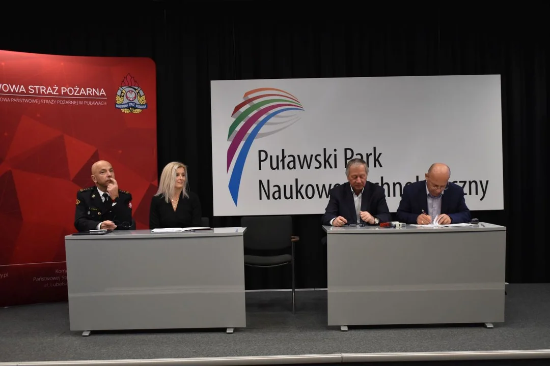 Podpisanie umowy na budowę nowej komendy straży pożarnej w Puławach