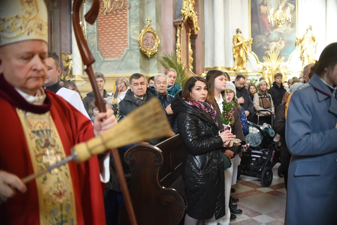 Tradycyjne i ręcznie robione. Niedziela palmowa w Archikatedrze Lubelskiej [ZDJĘCIA] - Zdjęcie główne