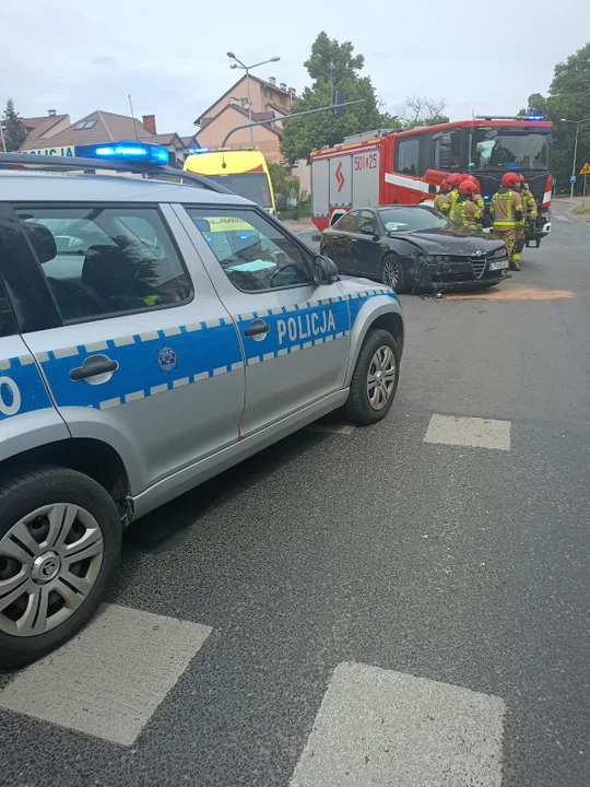 Zderzenie fiata i alfa romeo. Wszystko przez niedziałające światła (ZDJĘCIA) - Zdjęcie główne