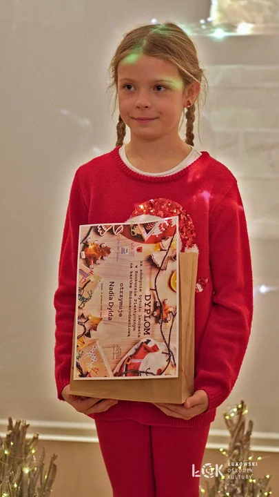 Kartki świąteczne Laury i Norberta trafią na pocztówki ŁOK-u i OSiR-u. Wygrali w konkursie na Kartkę Bożonarodzeniową 2022