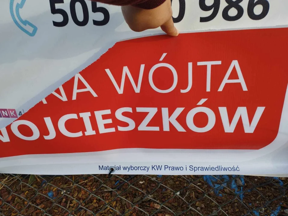 Zniszczone banery w gminie Wojcieszków