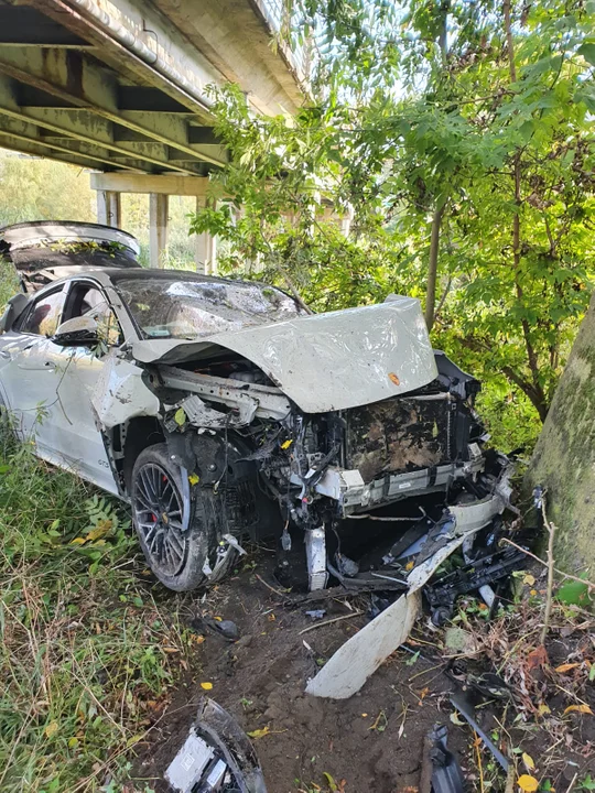 Zjechał pod most w Chlewiskach. Porsche nad Wieprzem - Zdjęcie główne