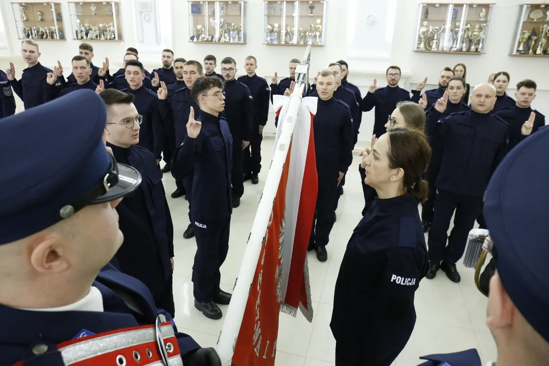 Nowi policjanci w lubelskim garnizonie. Złożyli już uroczyste ślubowanie - Zdjęcie główne