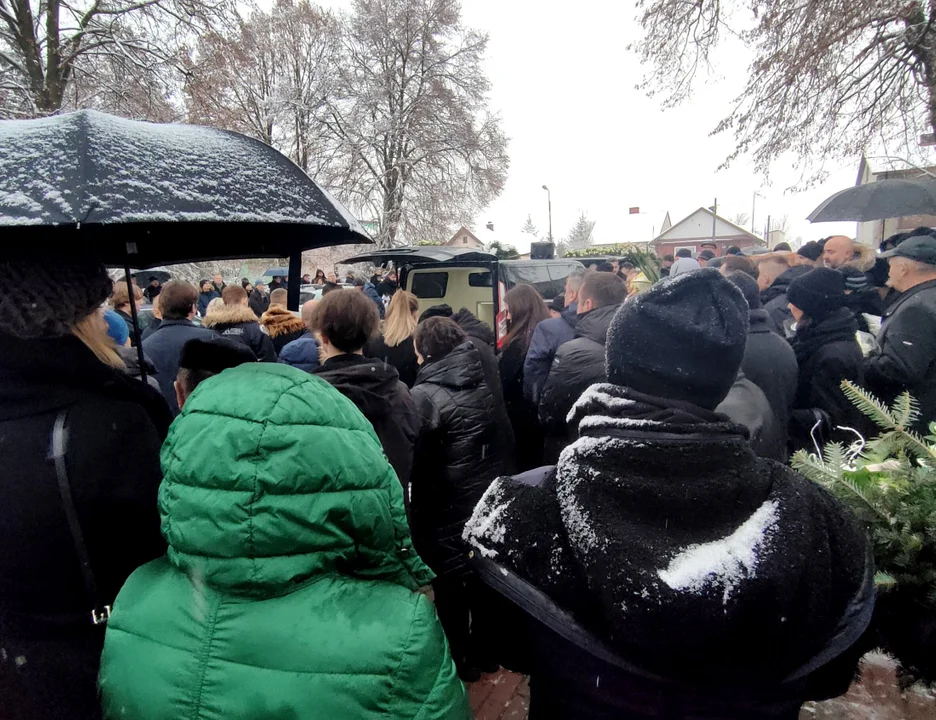 Tłumy pożegnały zamordowaną komornik z Łukowa.  Dziś w Adamowie odbył  się pogrzeb śp. Ewy Kochańskiej