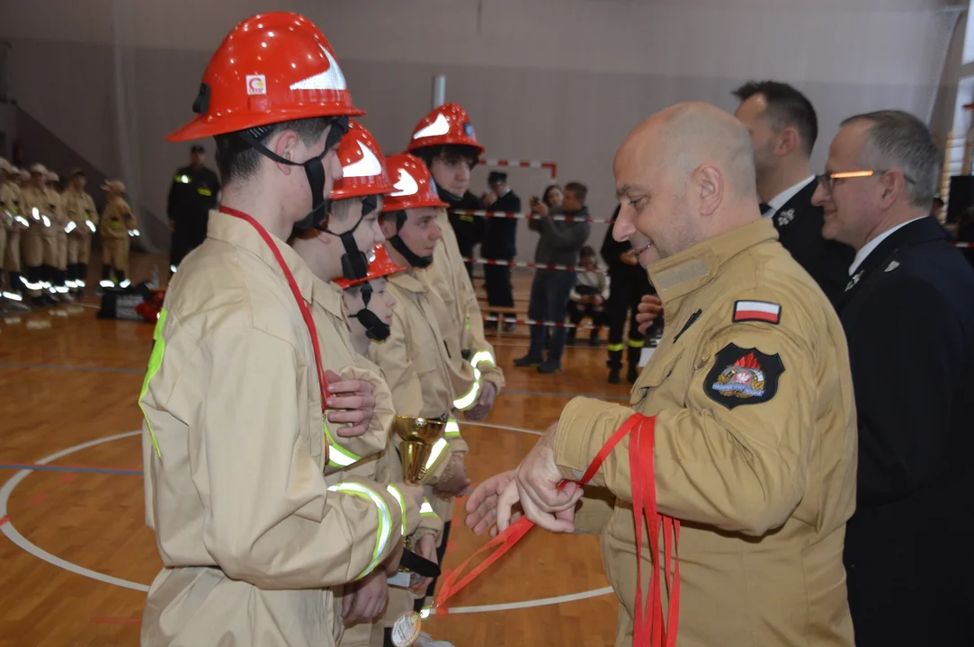 Halowe młodzieżowe zawody sportowo-pożarnicze w Górze Puławskiej