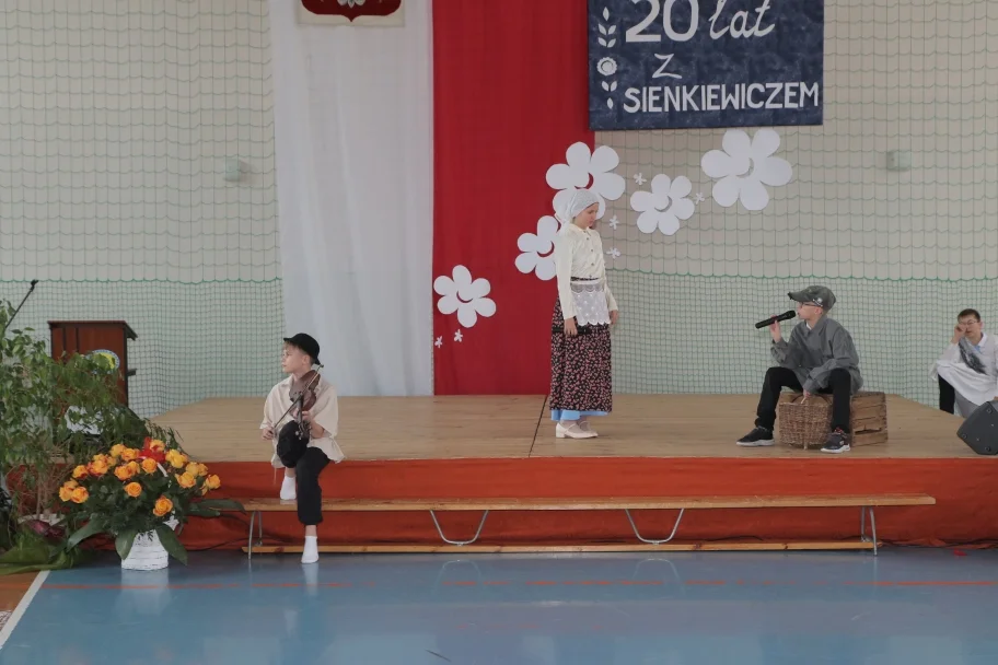 20-lecie nadania imienia SP w Końskowoli