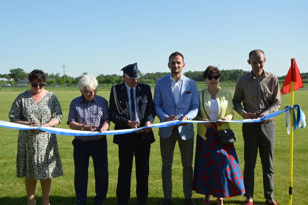 Piknik rodzinny wraz z otwarciem zmodernizowanego boiska w Leokadiowie