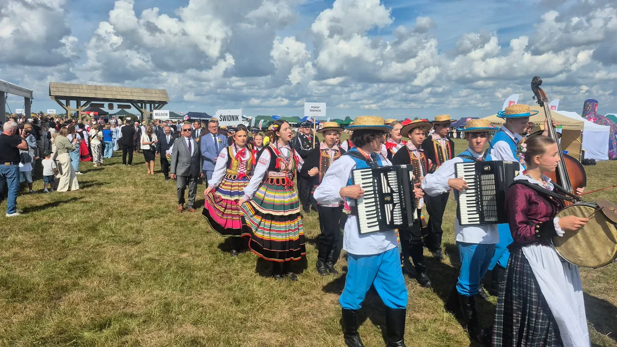 Wieńce, tradycja i dziękczynienie. Ruszyły Dożynki Wojewódzkie w Świdniku