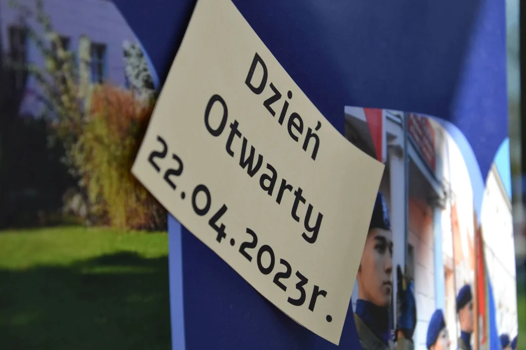 Dzień otwarty w Zespole Szkół w Radoryżu Smolanym (ZDJĘCIA) Goście mogli poćwiczyć strzelanie i musztrę