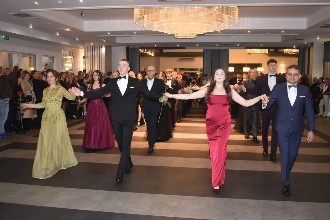 Tak na studniówce bawili się uczniowie z "Czartorycha" z Puław (zdjęcia) - Zdjęcie główne