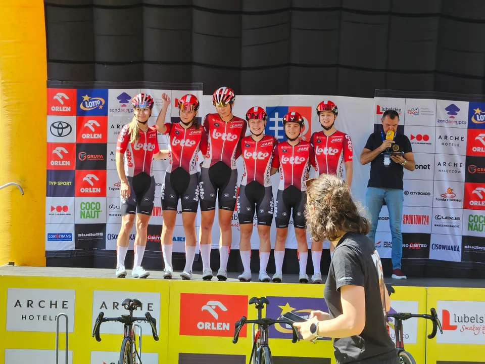 Nałęczów w centrum sportowych wydarzeń – finałowy etap Tour de Pologne Women wyruszył z Parku Zdrojowego