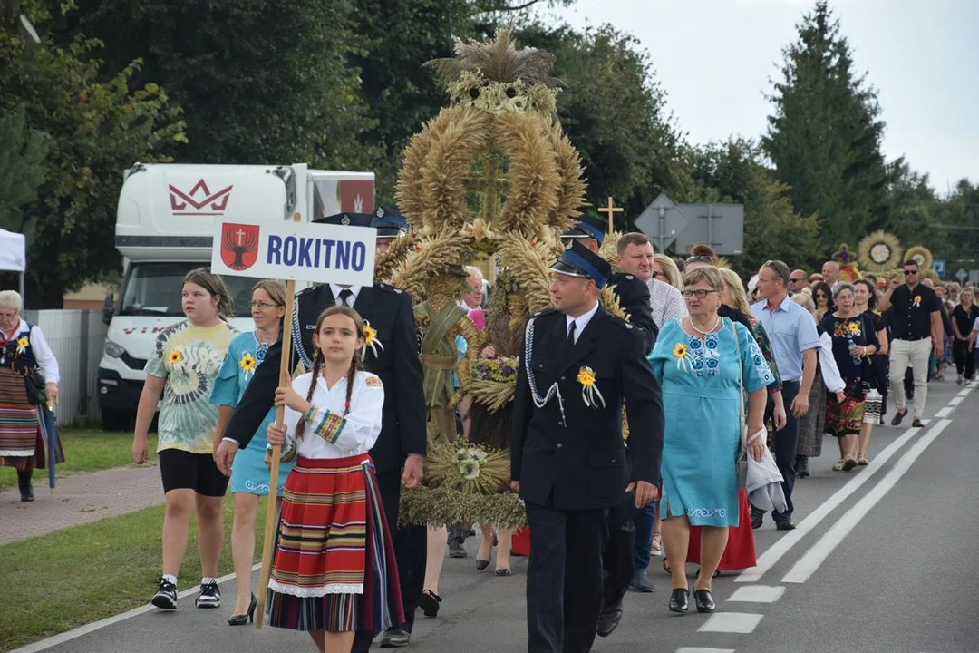 Dożynki Powiatowe w Drelowie 2023. Korowód i prezentacja wieńców