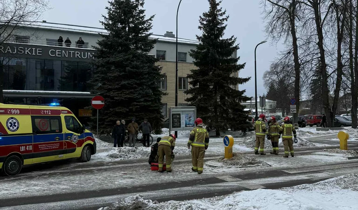 Uwaga! Niebezpiecznie w centrum miasta. Na miejscu wszystkie służby  (foto) - Zdjęcie główne
