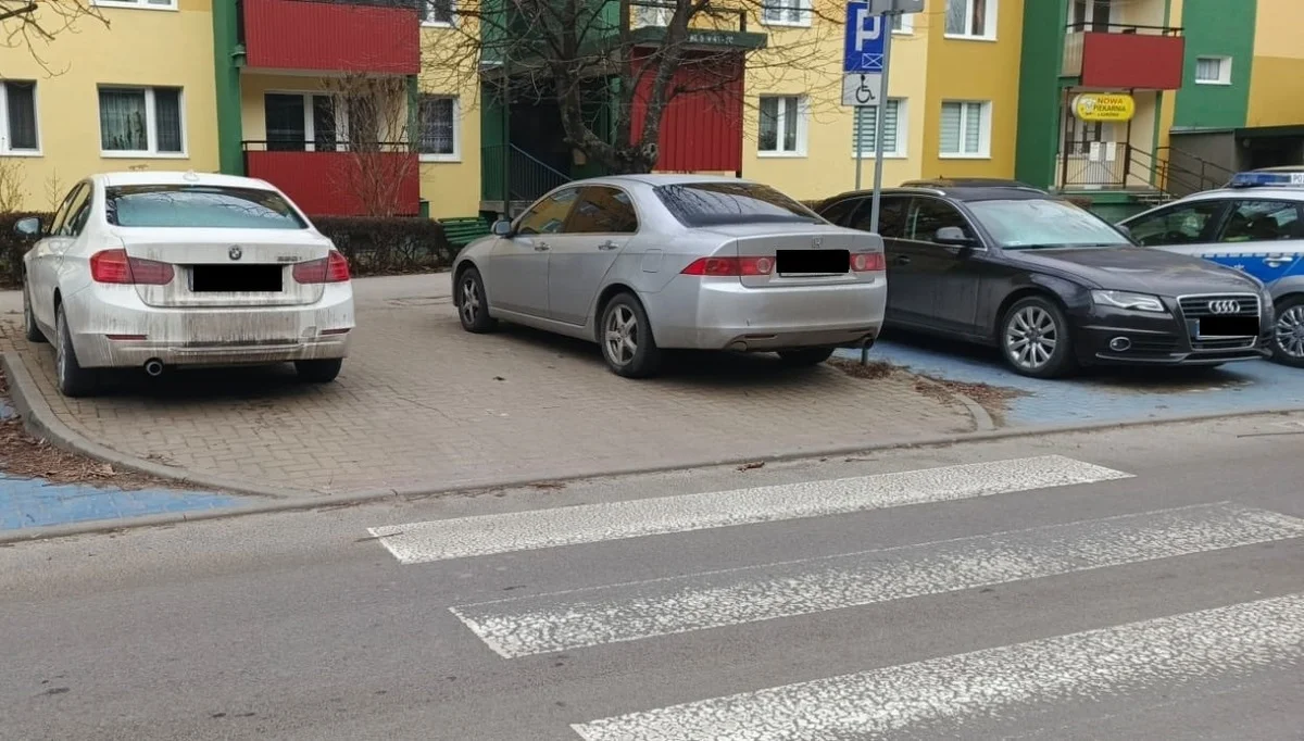 Akcja "Zakaz" łęczyńskiej policji. Zobaczcie jak parkują niektórzy kierowcy - Zdjęcie główne