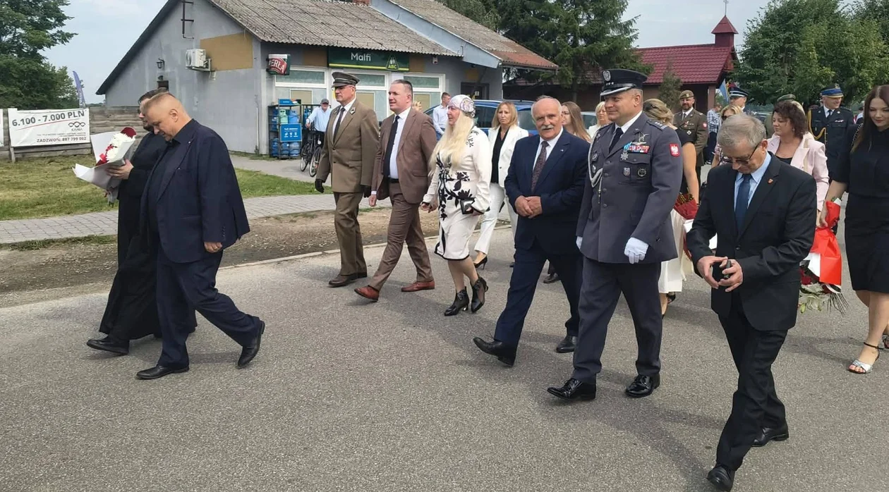 Gmina Dębowa Kłoda. Upamiętnili zbrodnię sprzed lat (ZDJĘCIA) - Zdjęcie główne