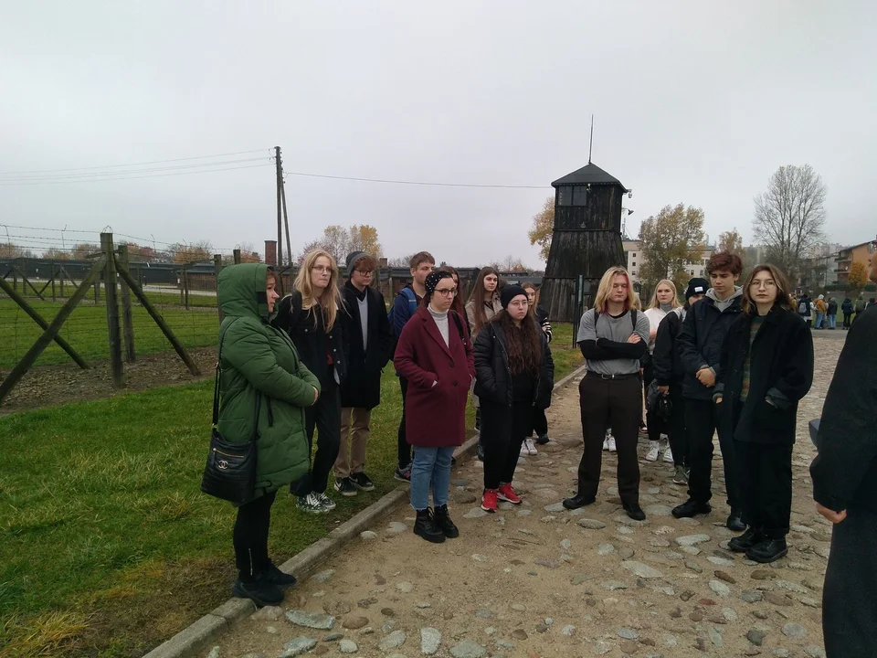 Uczniowie II LO w Lubartowe na Majdanku. Los innych dla nas przestrogą (zdjęcia) - Zdjęcie główne