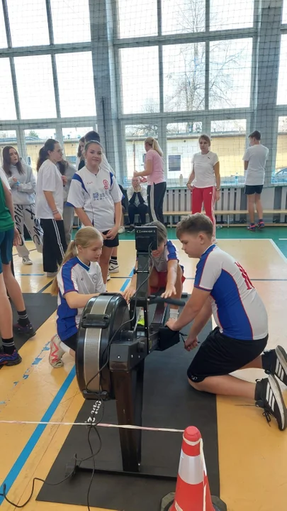 Sukces uczniów Szkoły Podstawowej nr 4 w Dęblinie w Szkolnym Triathlonie 2025