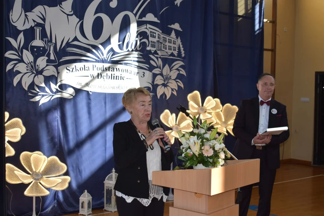 Szkoła Podstawowa nr 3 świętowała jubileusz (zdjęcia) - Zdjęcie główne
