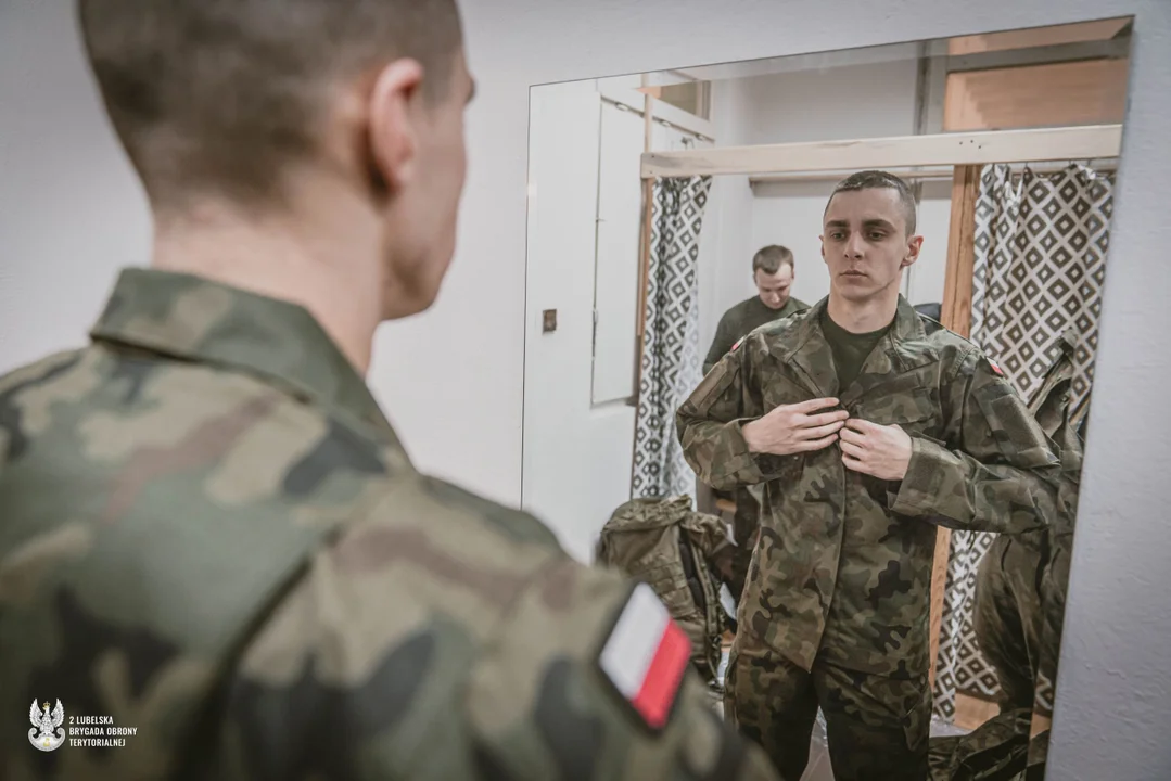 Zamiast zimowego wypoczynku, szkolenie wojskowe. 186 ochotników rozpoczęło "Ferie z WOT" - Zdjęcie główne