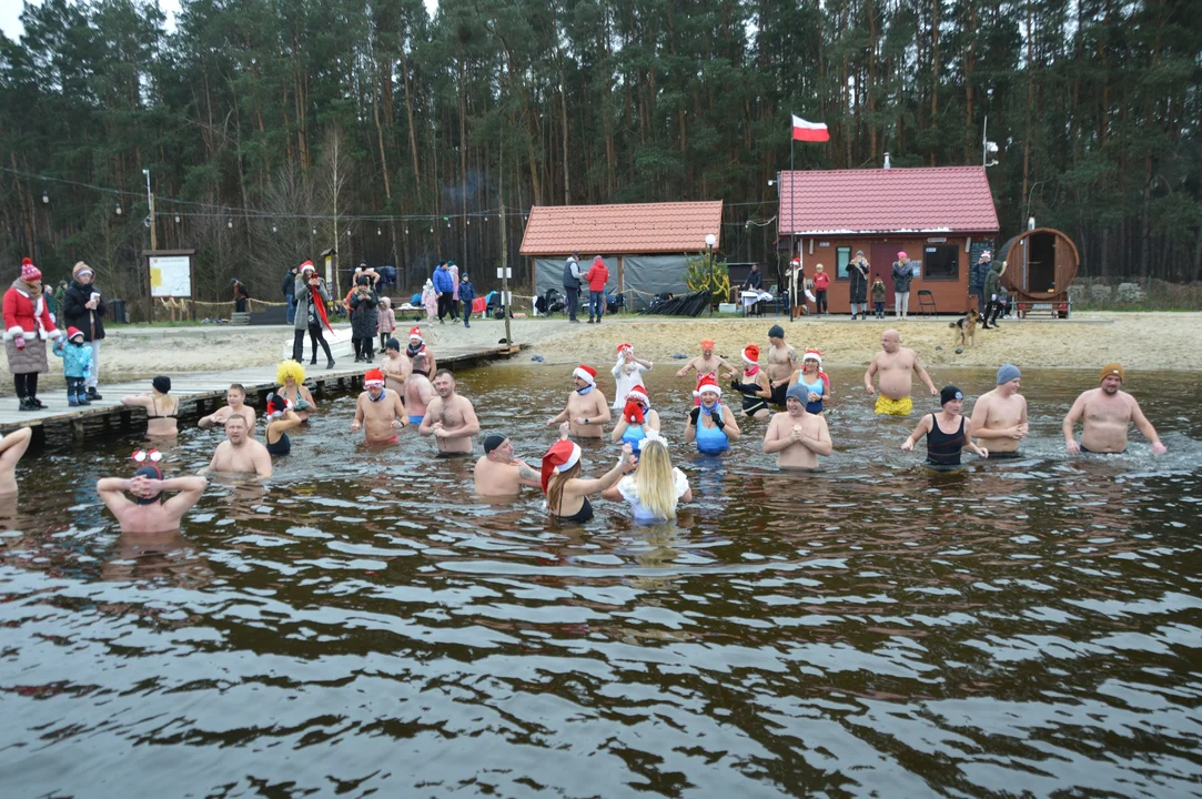 Rozpoczęcie sezonu morsowego nad zalewem w Janowicach