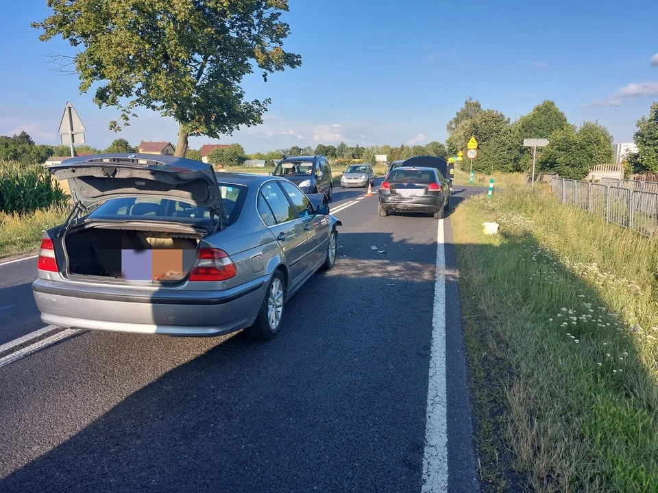 Powiat łęczyński: Groźny wypadek samochodowy. W szpitalu kobieta w ciąży i kierowca BMW - Zdjęcie główne