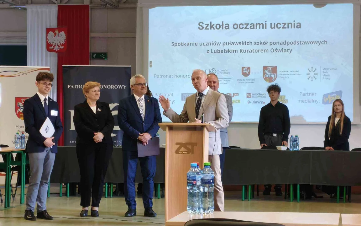 otkanie Spotkanie młodzieży z puławskich szkół z Lubelskim Kuratorem Oświaty